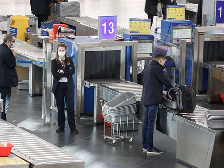 Κορωνοϊός: Σε καραντίνα 14 ημερών οι ταξιδιώτες που επιστρέφουν στην Ουαλία από έξι ελληνικά νησιά