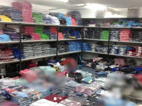 «Μαϊμού» ρούχα αξίας χιλιάδων ευρώ σε αποθήκη στην Κάτω Αχαΐα - Τρεις συλλήψεις|BCI GREECE