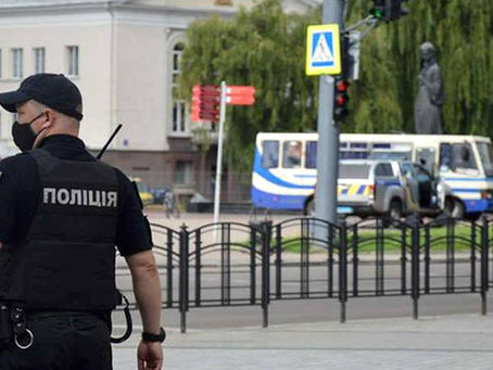 Ουκρανία: Οπλισμένος άνδρας με χειροβομβίδα κρατά όμηρο αστυνομικό|BCI GREECE