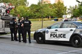 2 men injured, 1 critically, in shooting in Leaside park|BCI CANADA
