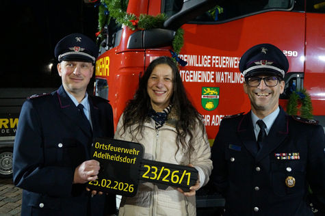 FW Wathlingen: Übergabe eines Tanklöschfahrzeuges und eines Logistikanhängers an die Ortsfeuerwehr Adelheidsdorf.