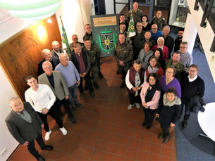 Feierliche Fahnenbandübergabe im Rathaus Nienhagen