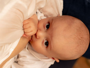 Découvrez tout sur l’engorgement des seins : symptômes, causes, prévention et solutions pour soulager la douleur et préserver l’allaitement. Guide complet pour jeunes mamans.