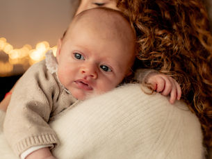 Faire faire un rot au bébé est parfois difficile