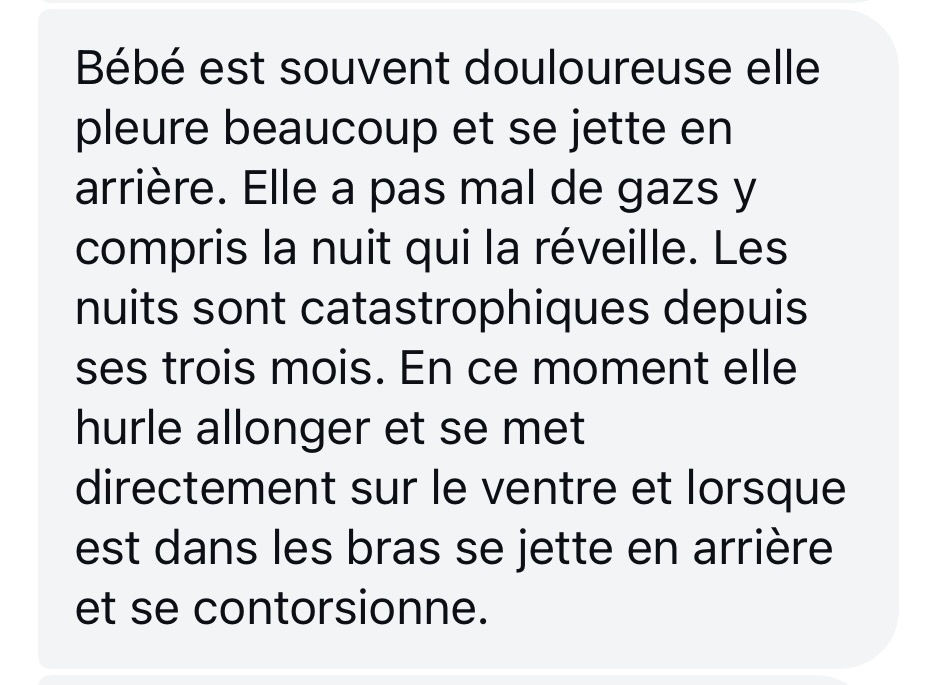 Bébé est souvent douloureuse, elle pleure beaucoup et se jette en arrière