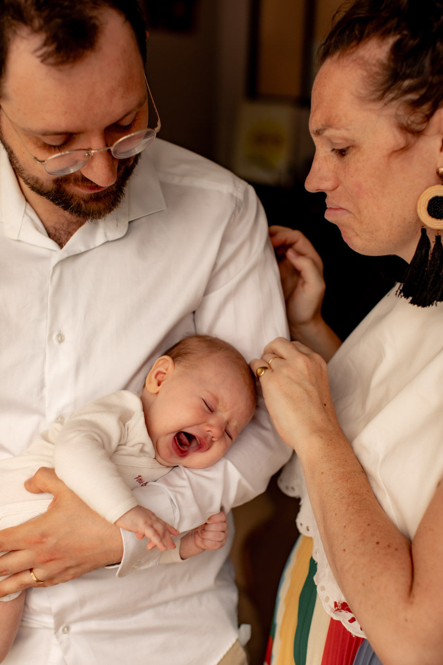 Quand bébé pleure, tout le monde est désemparé - Crédit photo Renaud Caillé