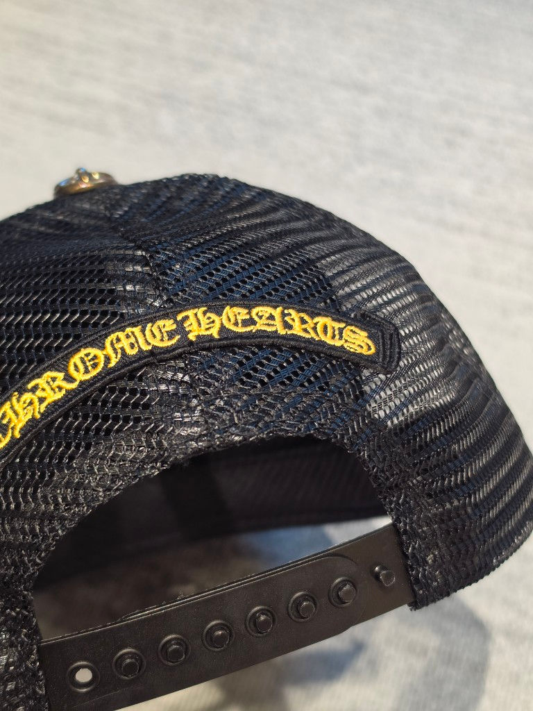 縮圖：克羅心 Chrome Hearts 刺繡黃圈十字架棒球帽(黑)