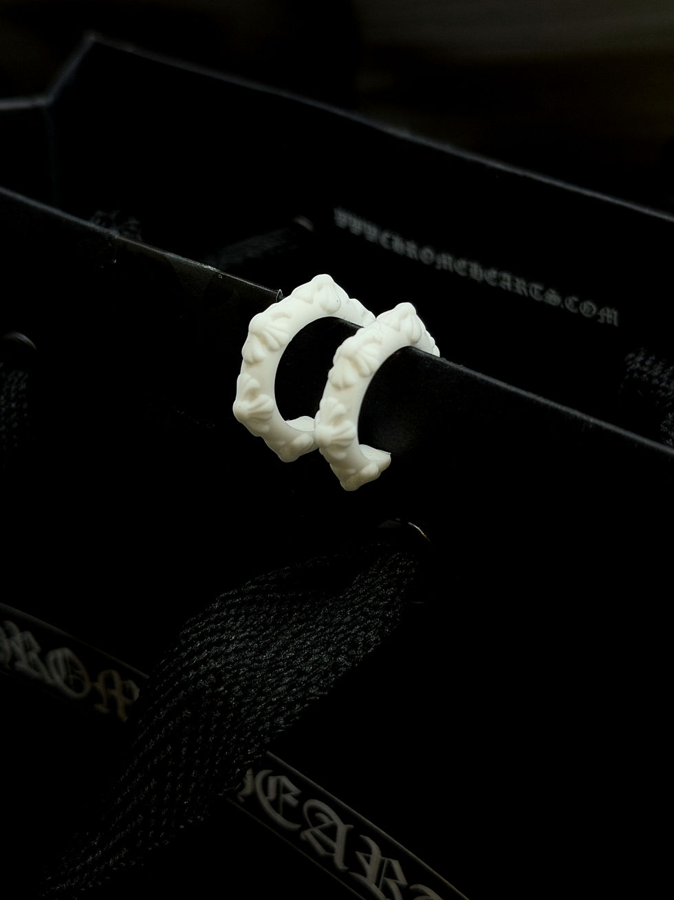 縮圖：克羅心 Chrome Hearts 樹酯耳環
