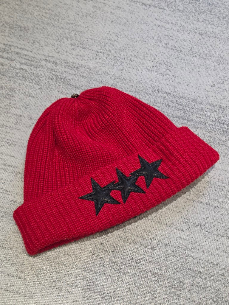縮圖：克羅心 Chrome Hearts 黑色星星貼皮毛帽(紅)