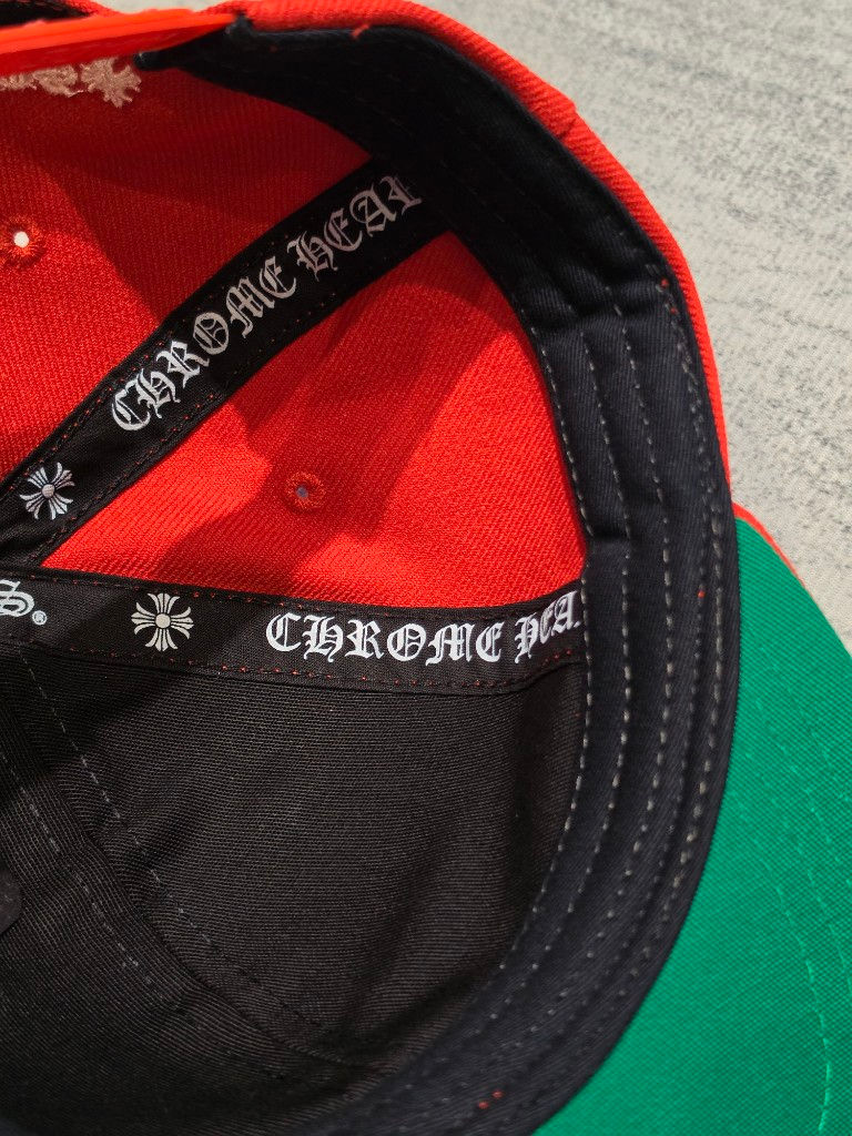 縮圖：克羅心 Chrome Hearts 白色歌德文刺繡帽子(紅)