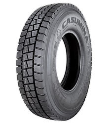 Aplicação em eixos livres ou, tração moderada de caminhões que trabalham em SERVIÇOS MISTOS e OTR.
Banda de rodagem com blocos em C, com dupla camada de compostos reforçados para melhor aderência em diferentes tipos de pisos. Carcaça com quatro cintas de aço, construída com materiais mais resistentes de forma a proporcionar maior elasticidade e maior aderência ao composto de borracha. Construção mais resistente a perfurações ou impactos minimizando o tempo de veículo parado em usinas, fazendas, construções ou coleta de resíduos.