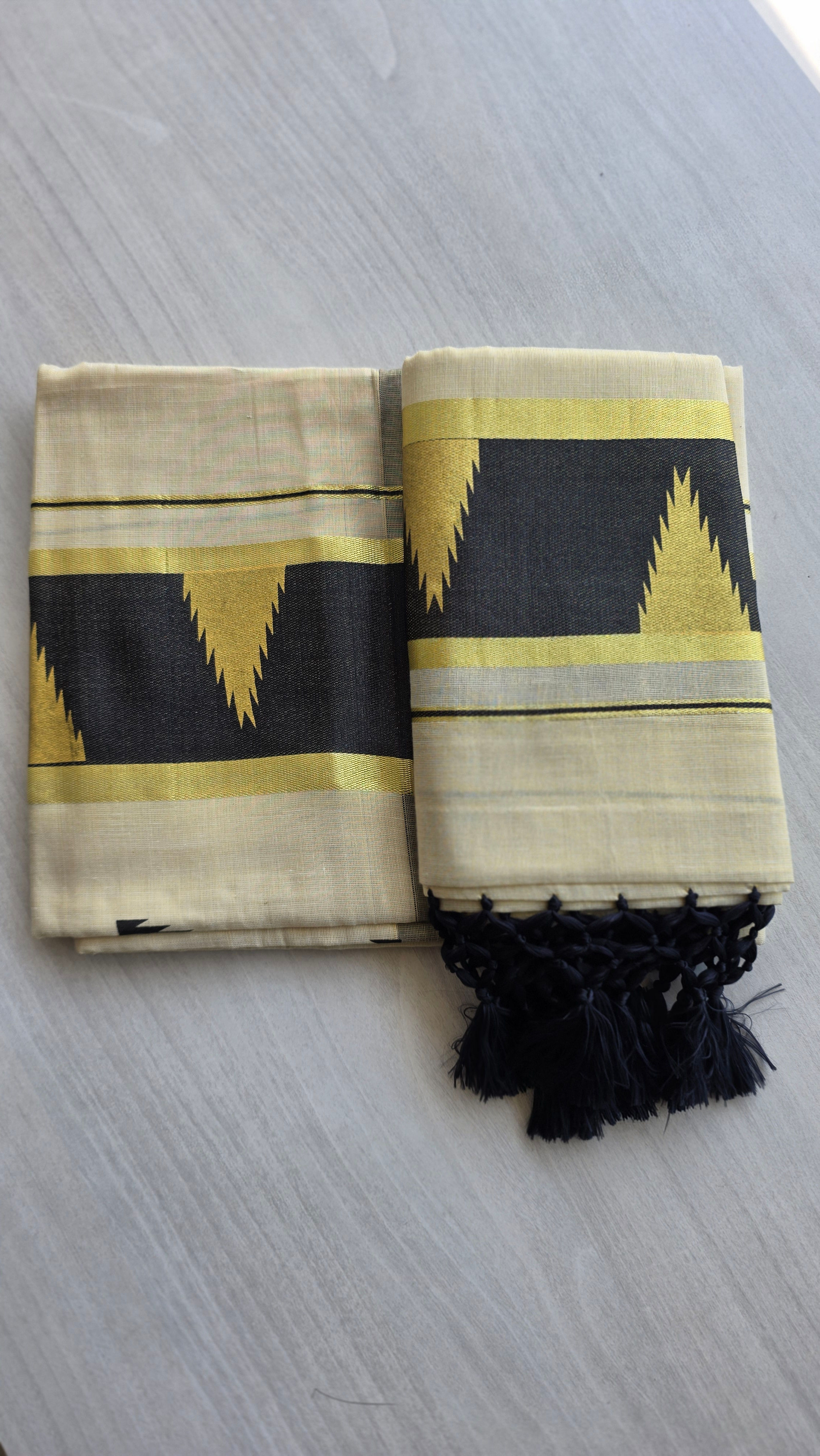 Set Mundu