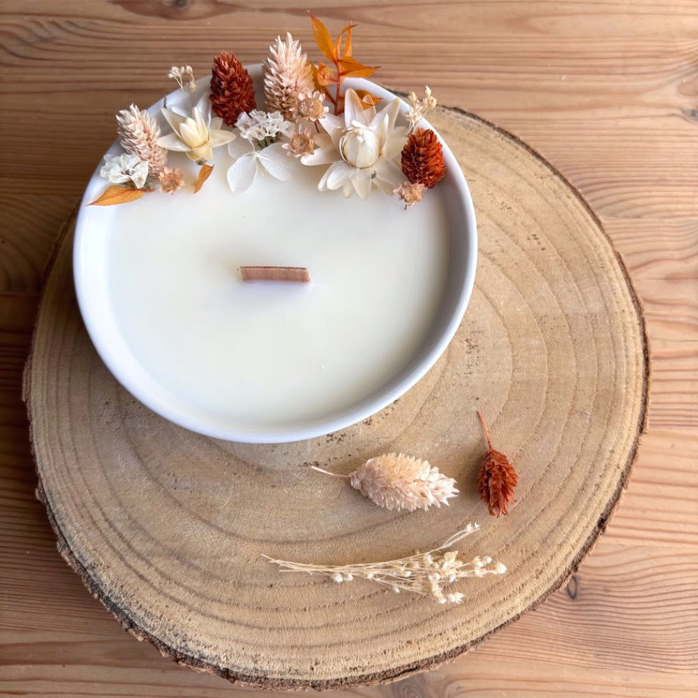 Box DIY Bougie Fleurie Édition Automne – coffret créatif avec cire de soja, parfum boisé et fleurs séchées aux tons t