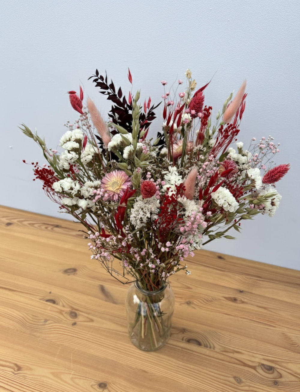 Grand bouquet L de fleurs séchées rose poudré et lie de vin, pièce maîtresse lumineuse pour un salon.