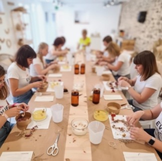atelier créatif EVJF fleurs séchées activité DIY entre amies