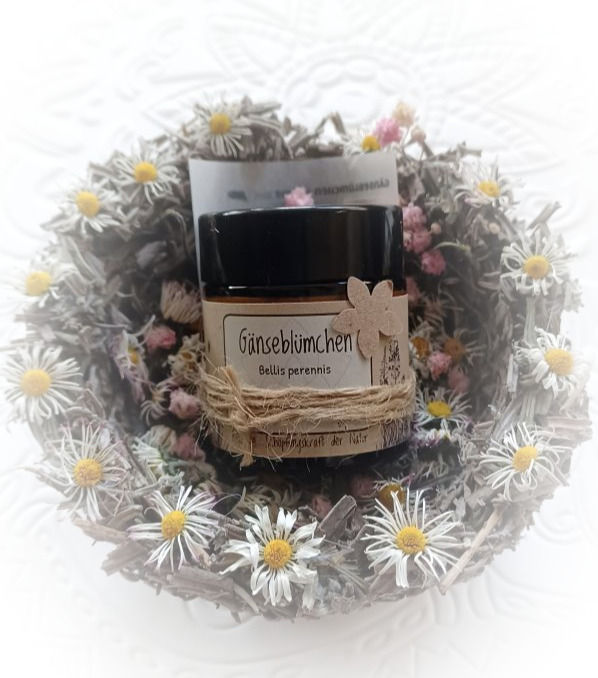 Lavendelblütenkörbchen mit Creme