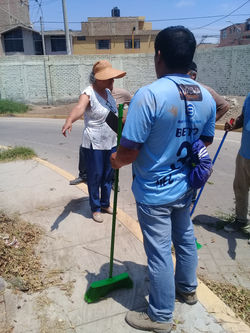DOCTORA VIRGINIA EN REUNION CON EL PERSONAL ENCARGADO DE ÁREAS VERDES