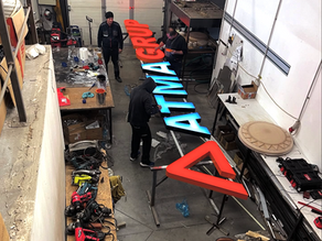 Eigen productie van plexiglas 3D-gevelletters met duurzame LED-verlichting – maatwerk lichtreclame in Nederland