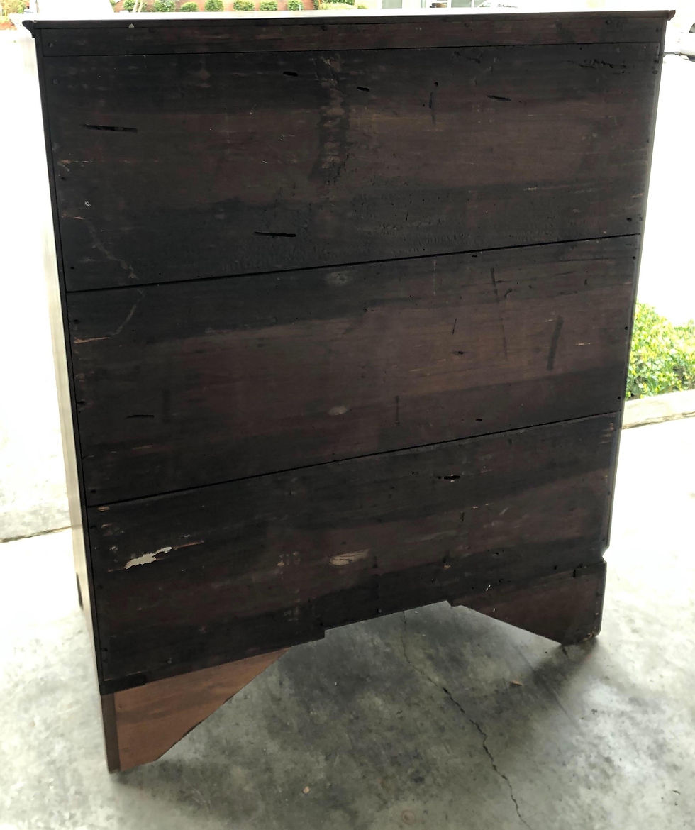 Thumbnail: Early 19th Century North Carolina Chest of Drawers Made of Walnut
