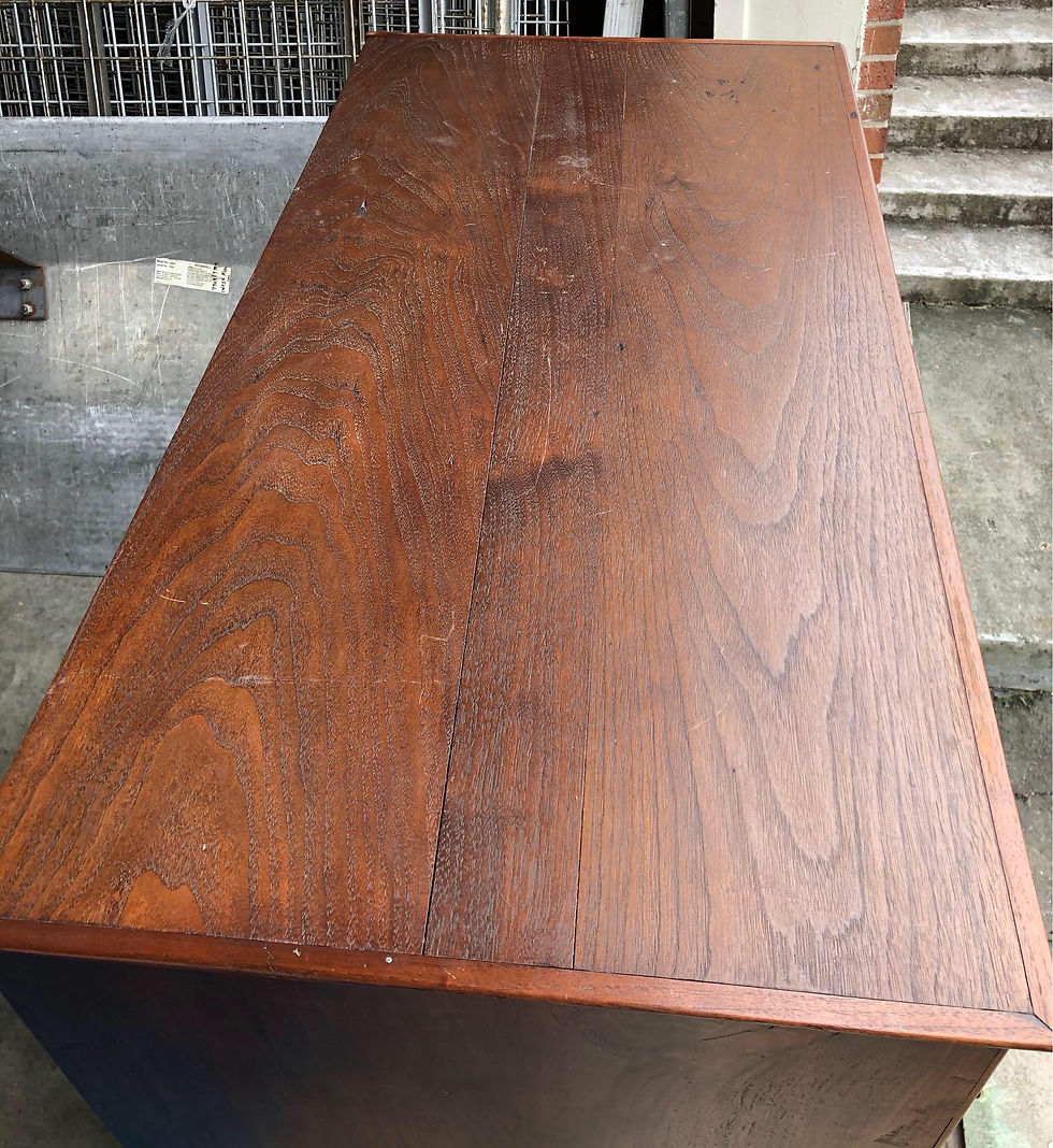 Thumbnail: Early 19th Century North Carolina Chest of Drawers Made of Walnut