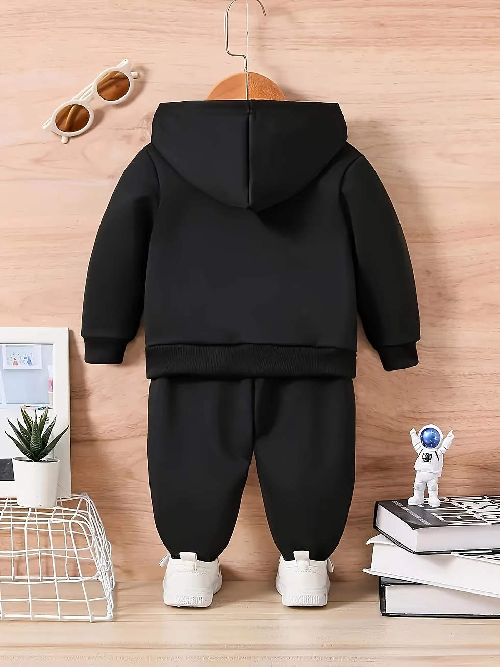 Miniatura: A fleece hoodie for a newborn baby boy in autumn and winter, paired with casual 