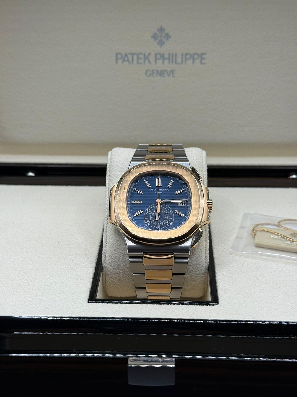 Thumbnail: Patek Philippe Nautilus Chronograph 5980/1AR-001 Full Set DE 2020