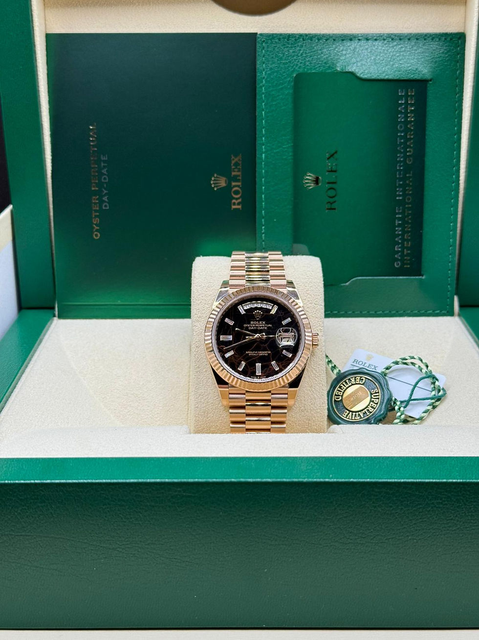 Thumbnail: Rolex Day-Date 40MM 228235 Eisenkiesel Baguette Full Set DE