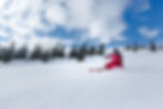 Skifahrer auf einer breiten Piste im Montafon