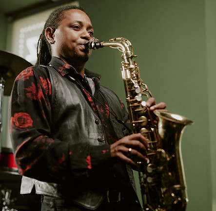jazz-musician-playing-sax-2025-02-11-15-10-24-utc.jpg