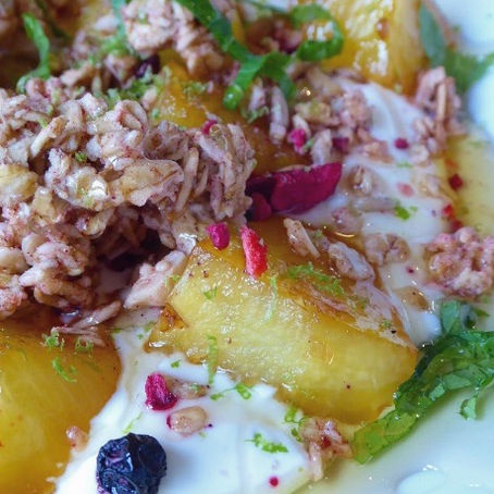 Caramelised pineapple breakfast bowl