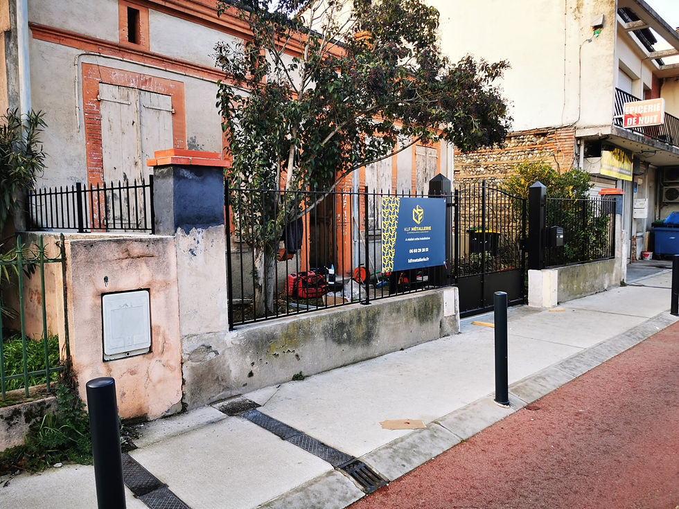 Fabrication et pose d'un portail coulissant chapeau de gendarme, et de grilles de défense