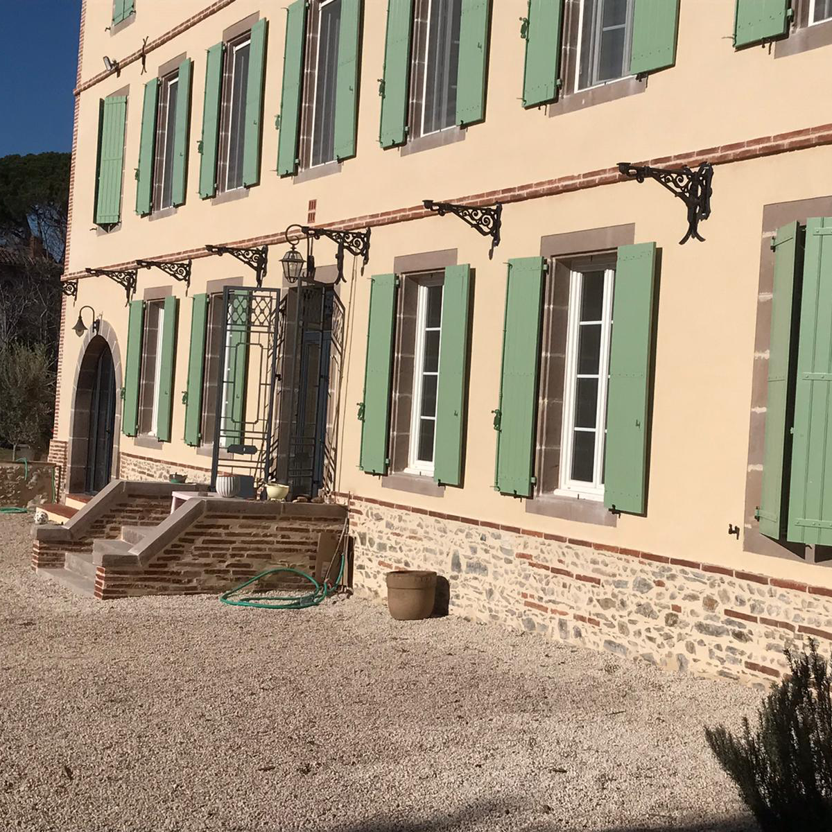 Rénovation d’une maison de maître à Albi avec façade de caractère et architecture traditionnelle.