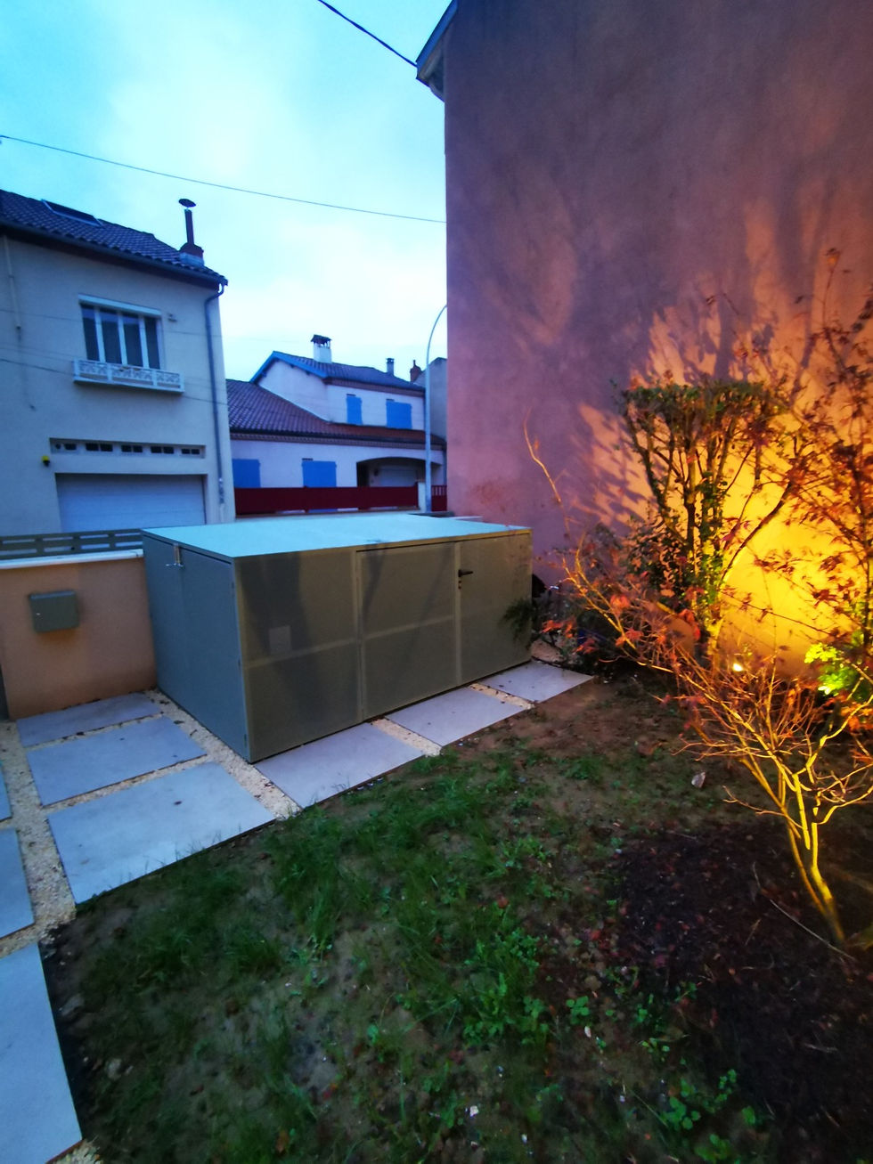 Création d'un abri de poubelle