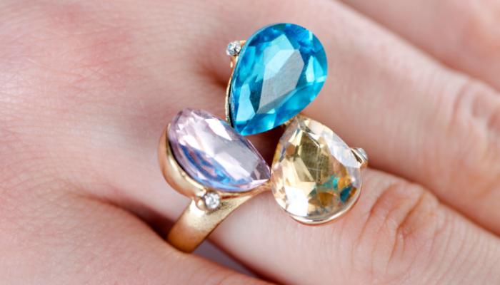 Berkenalan dengan Kilau WarnaWarni Berlian Menurut