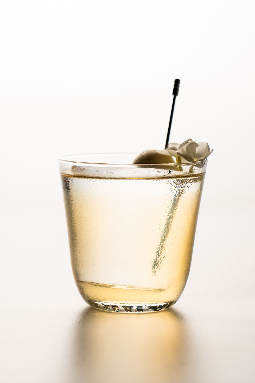 White Fleur white tea cocktail at oMM Mixology