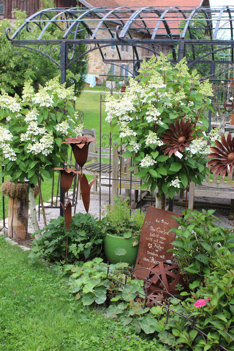Dekoartikel für den Sommer im Garten im Fuchserl