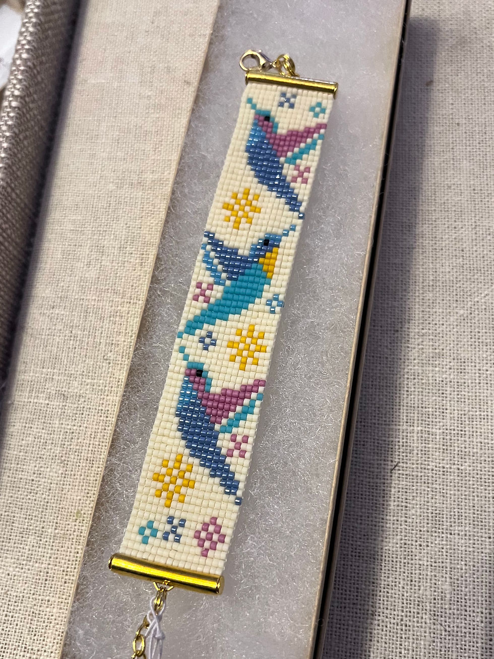 Thumbnail: Hummingbird (loomwork bracelet)