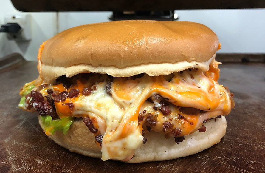 xis-4-queijos-com-bacon.jpg