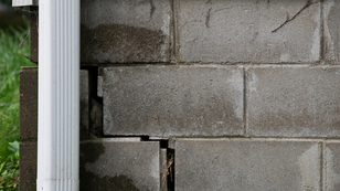 12 Red Flags To Watch Out For When Buying A Home