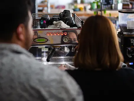 Interaktive Robo Cafés: Mehr als nur ein Kaffeeautomaten