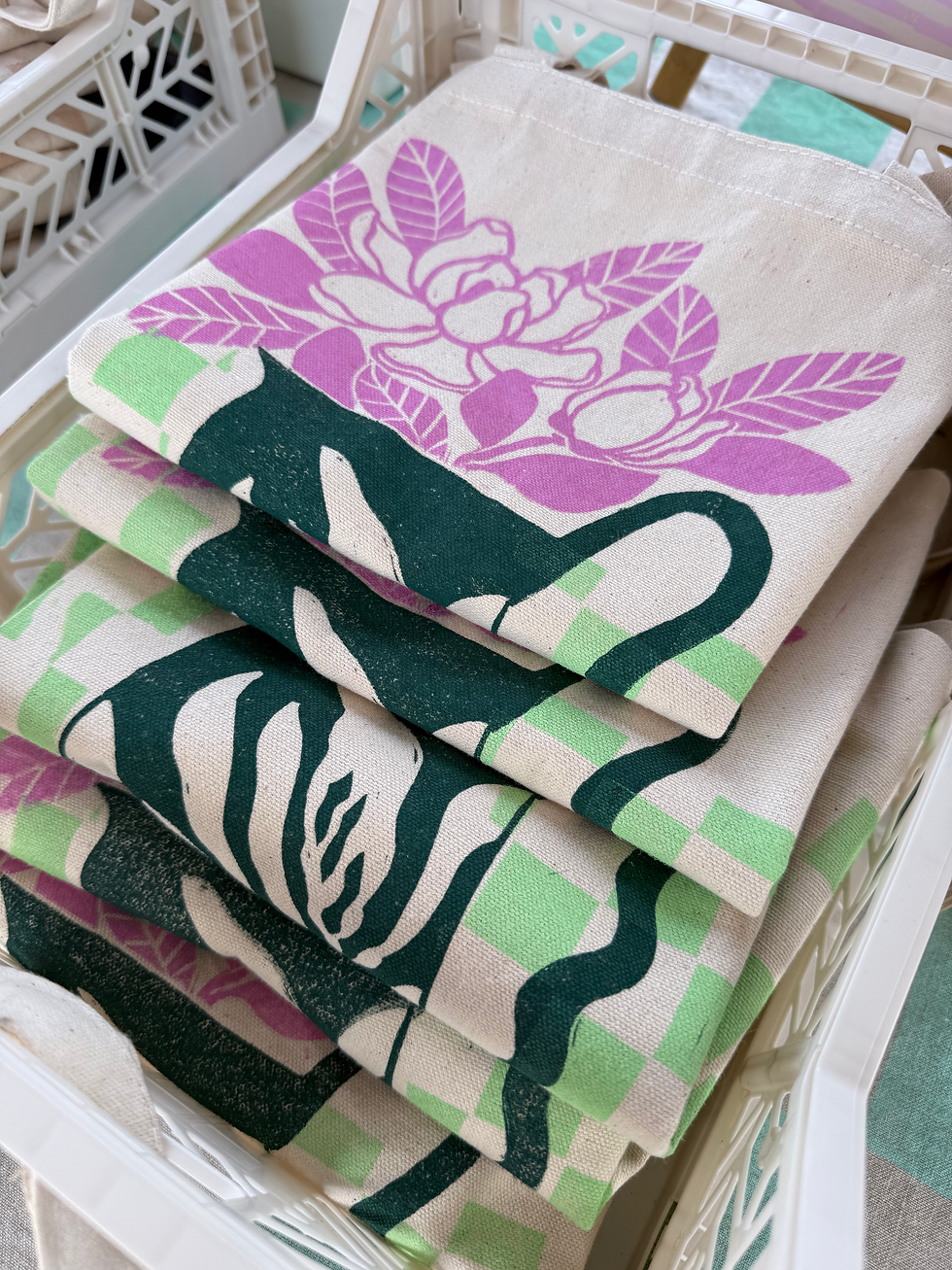 Thumbnail: Magnolia in Pitcher Tote