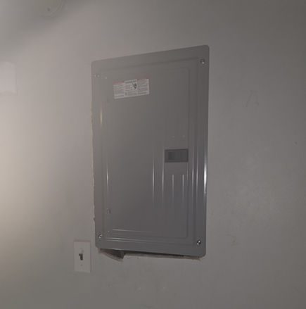 Panneau électrique résidentiel neuf installé par Dano Électrique à Montréal – installation conforme, sécuritaire et adaptée aux besoins modernes d’une habitation