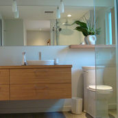 Optimisez votre espace avec une décoration de salle de bain élégante et une rénovation de salle de bain fonctionnelle.