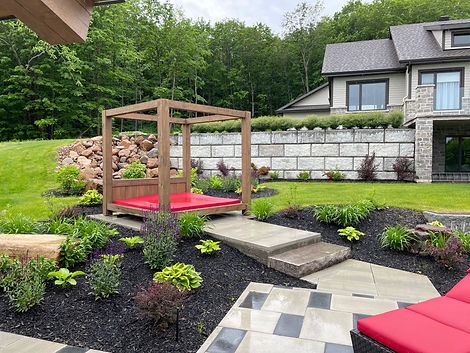 Aménagement paysager résidentiel moderne à Lorraine, Terrebonne et environs