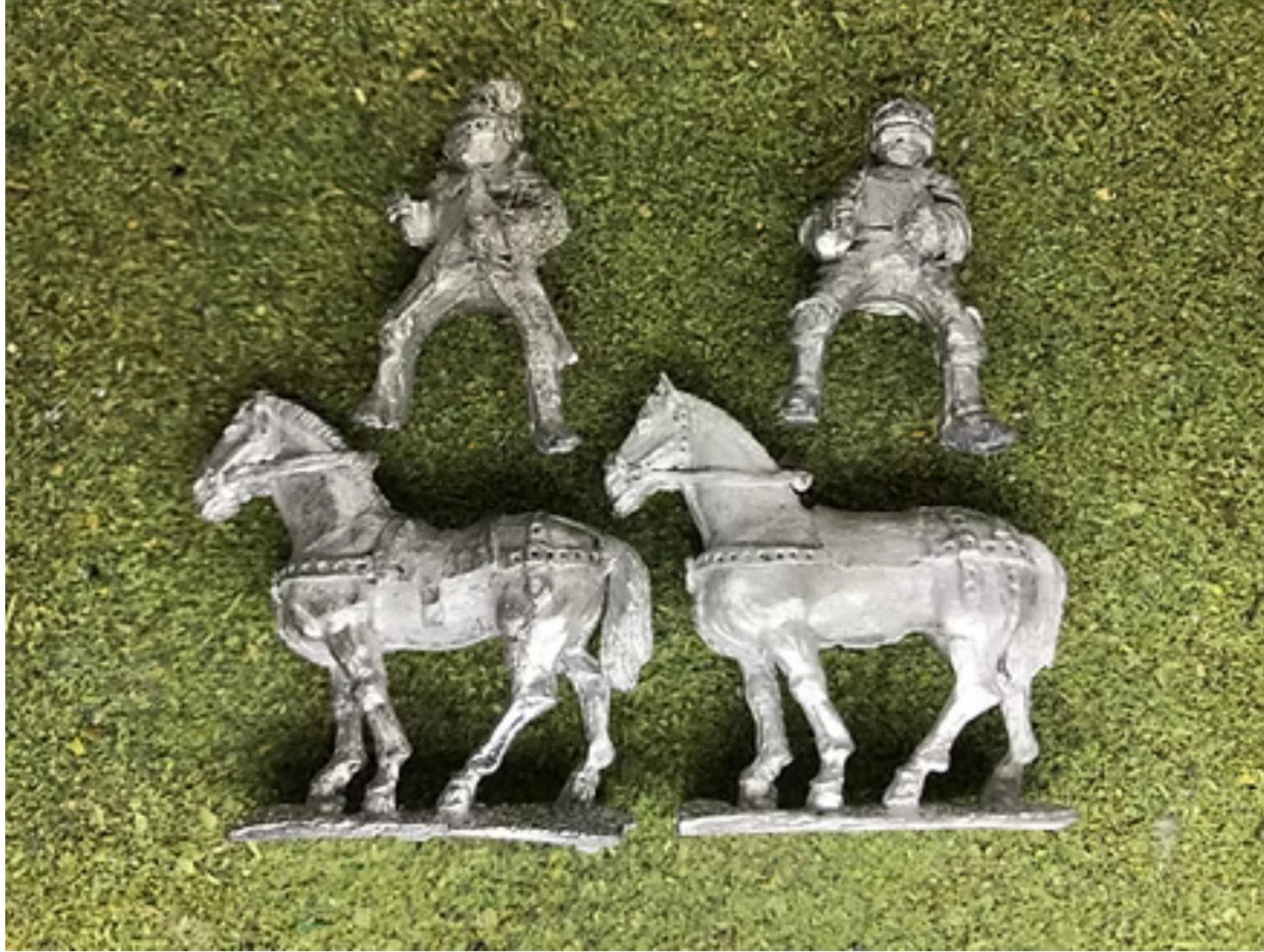 IW28 Mounted Knight and Men-at-arms on heavy horses