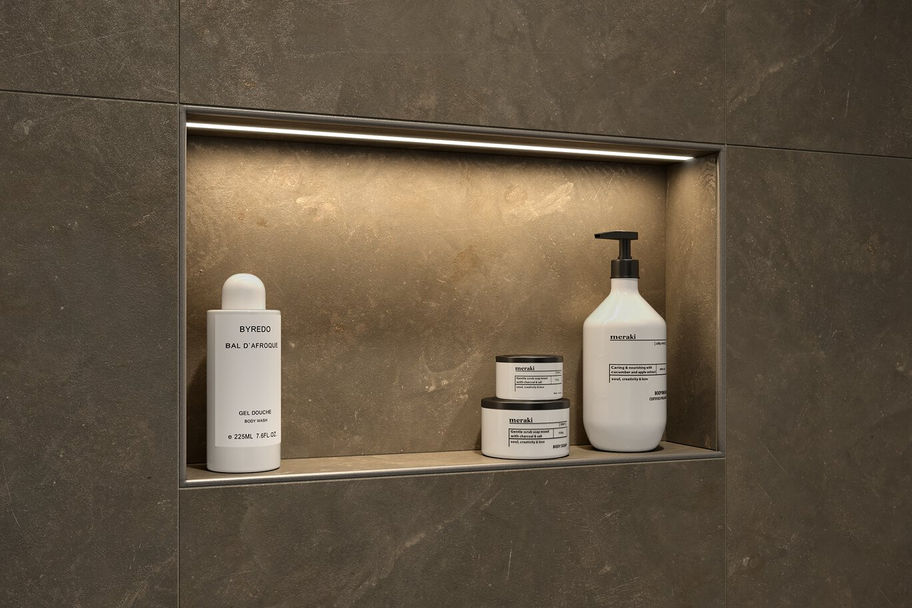 Installed Horizontal Shower Niche with LIPROTEC lighting 20"x12"