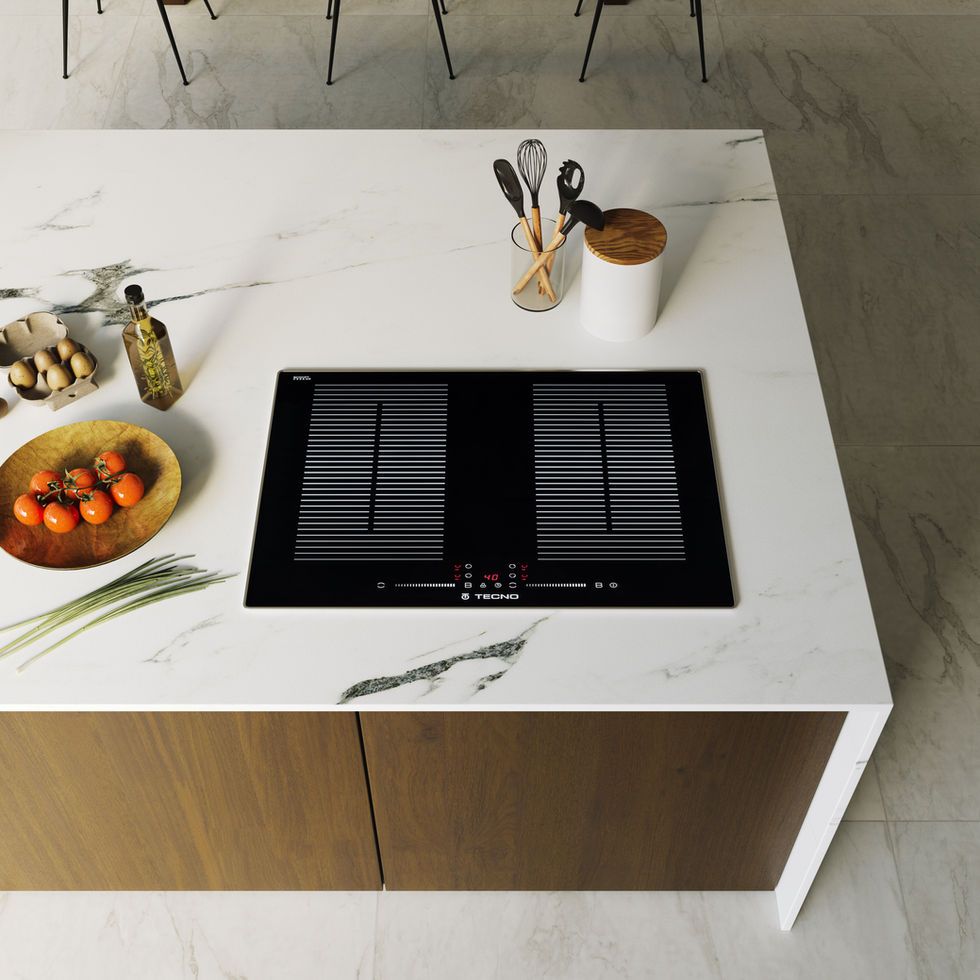 Cooktop vitrocerâmico preto em balcão branco com utensílios e alimentos.