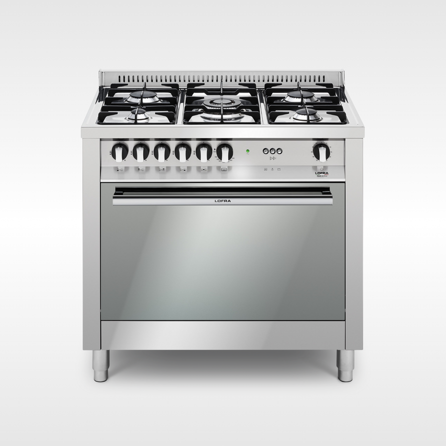 Fogão de aço inox com cinco bocas e forno.