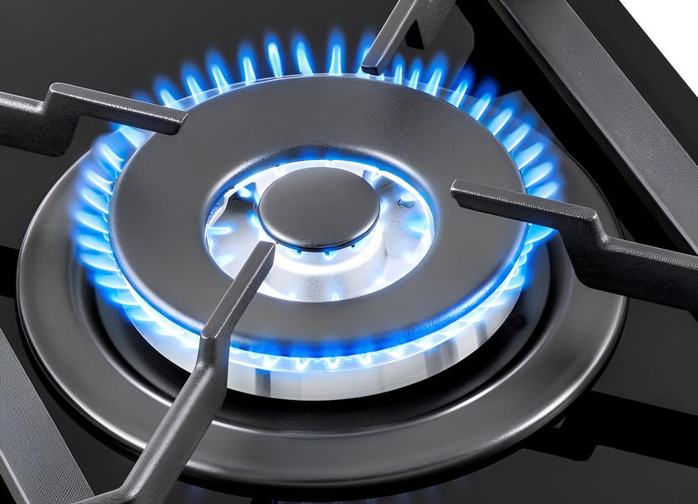 Cooktop a gás com chama azul. Cozinhar com equipamento de cozinha.