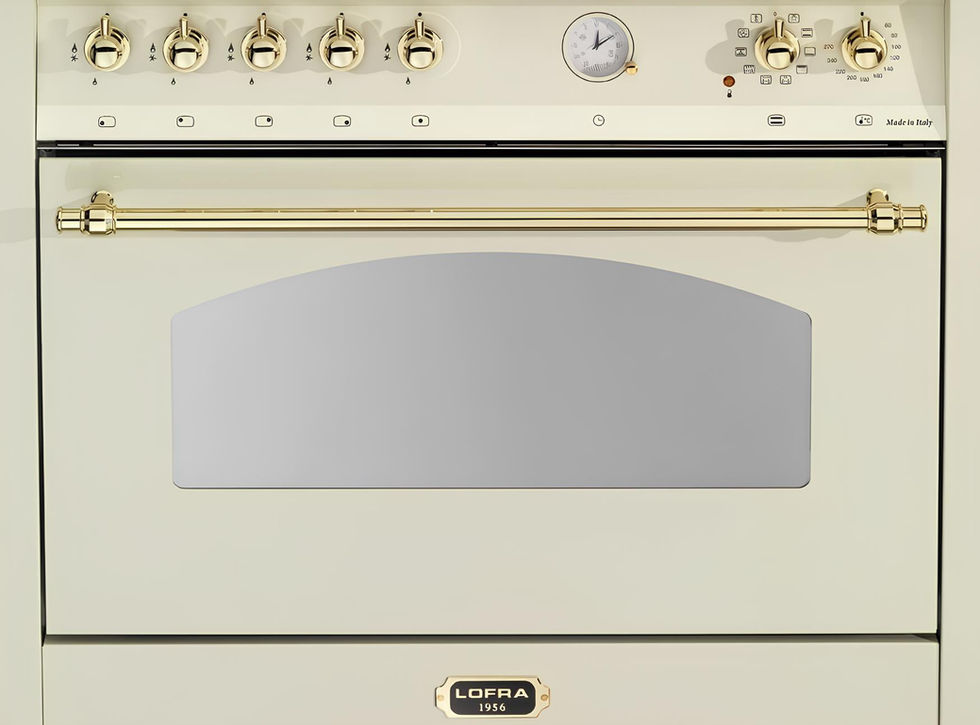Fogão Lofra com forno e detalhes em dourado, elegante design.
